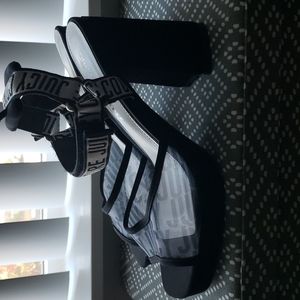 Juicy couture block sandal